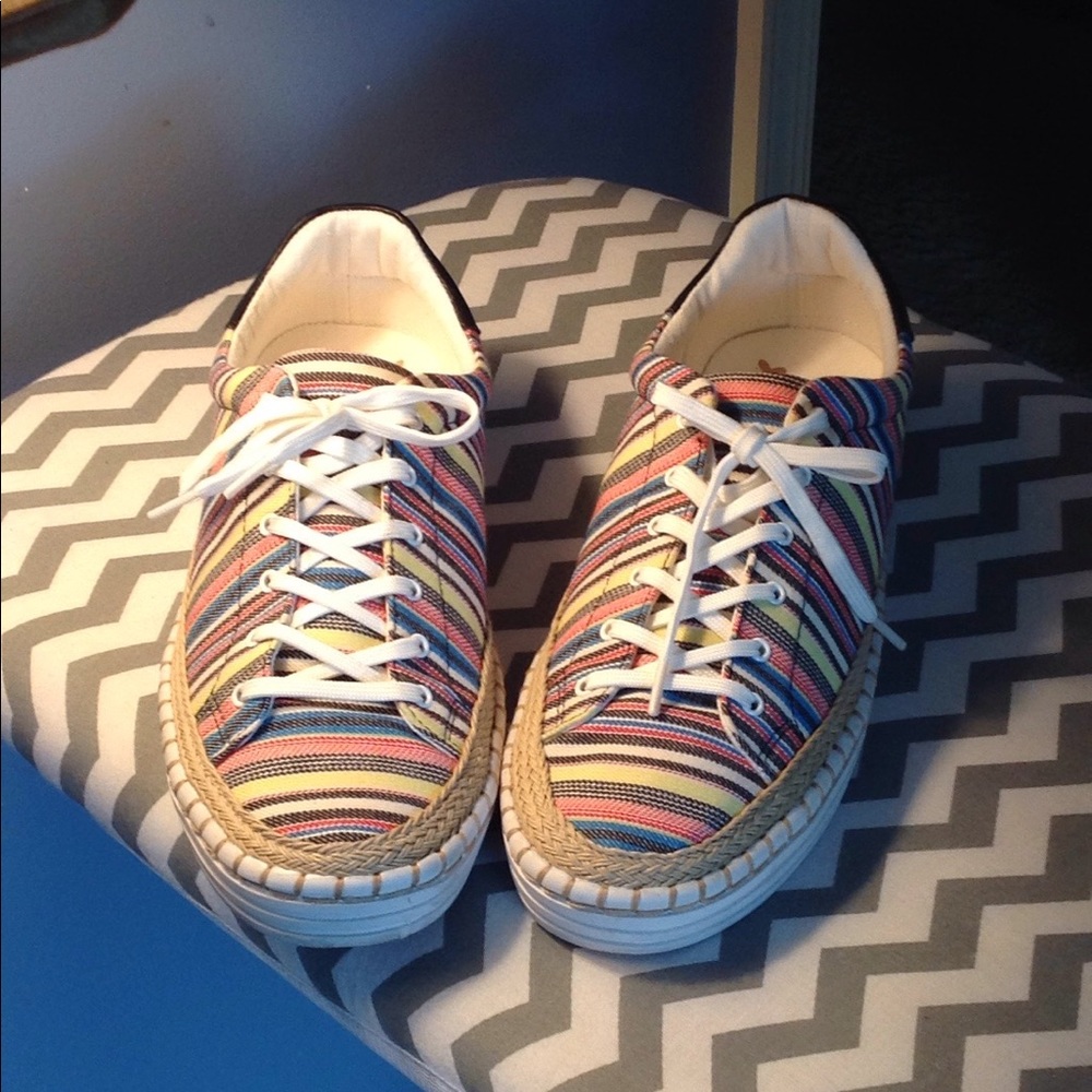 Women's shoes
